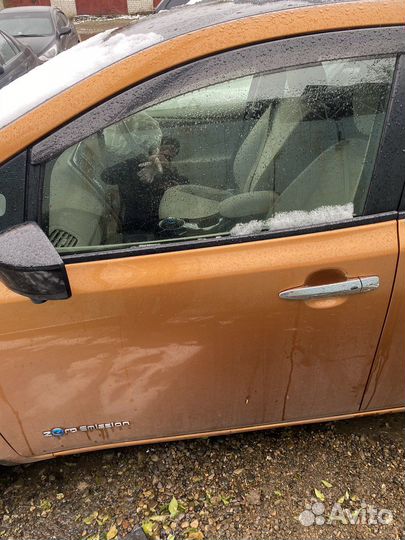 Дверь передняя левая Ниссан Лиф Aze0