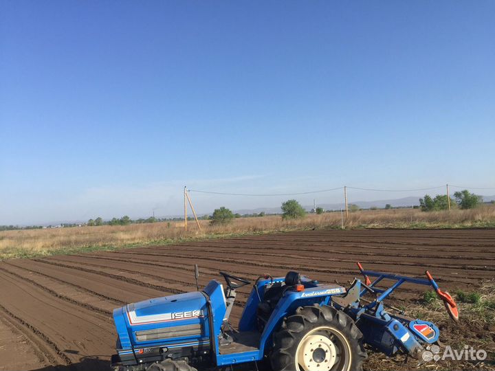 Вспашка земли (минитрактор)