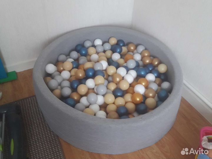 Сухой бассейн с шариками