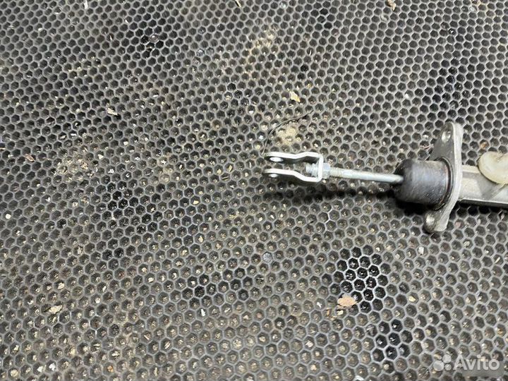 Главный цилиндр сцепления Mitsubishi Lancer 6