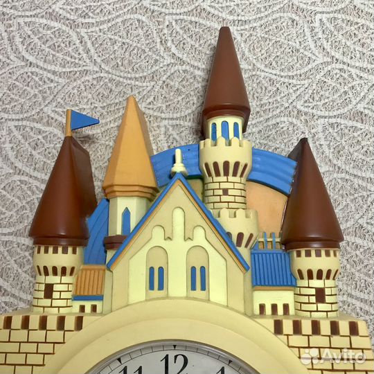 Часы настенные «замок»