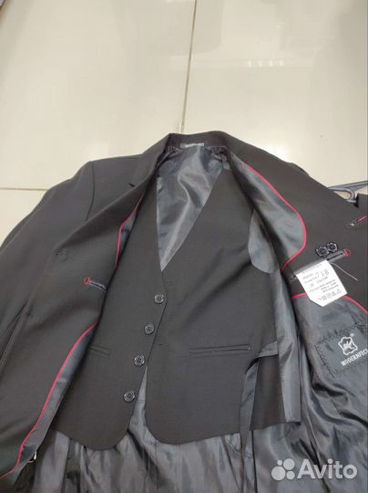 Школьный костюм 134-140, новый