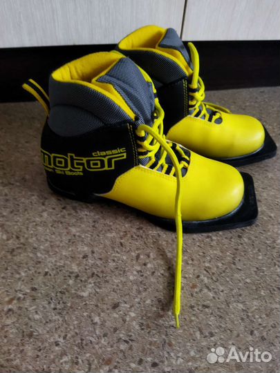 Лыжные ботинки детские 34 размер