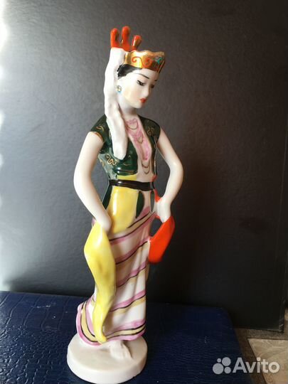 Фарфоровые статуэтки лфз