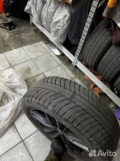 Bridgestone Blizzak LM-001 245/50 R19