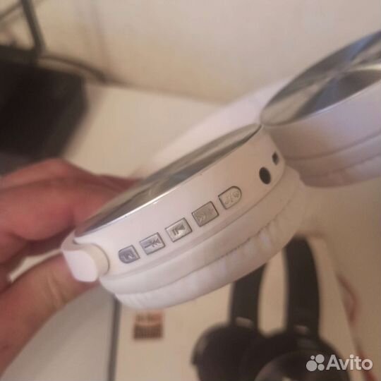 Беспроводные наушники jbl новые