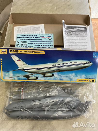 Сборная модель самолета 1/144