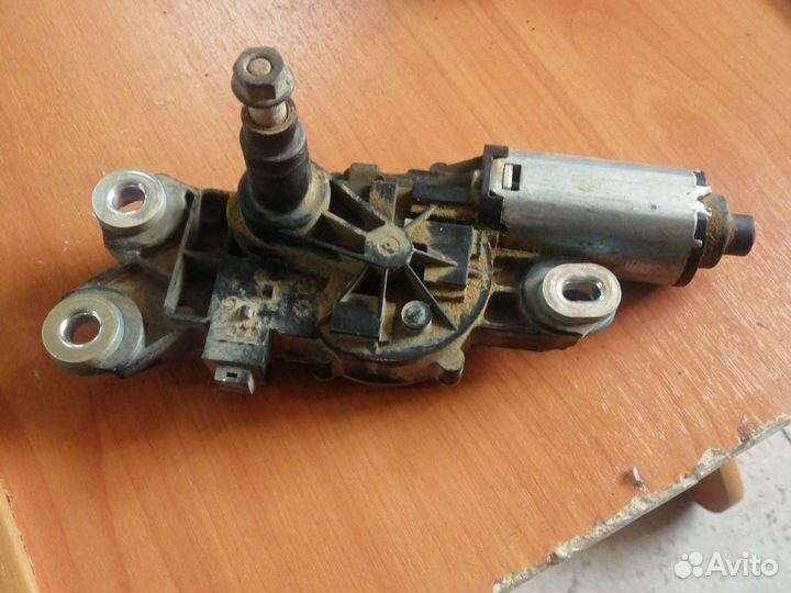 Моторчик стеклоочистителя на Volvo Xc60,Xc70