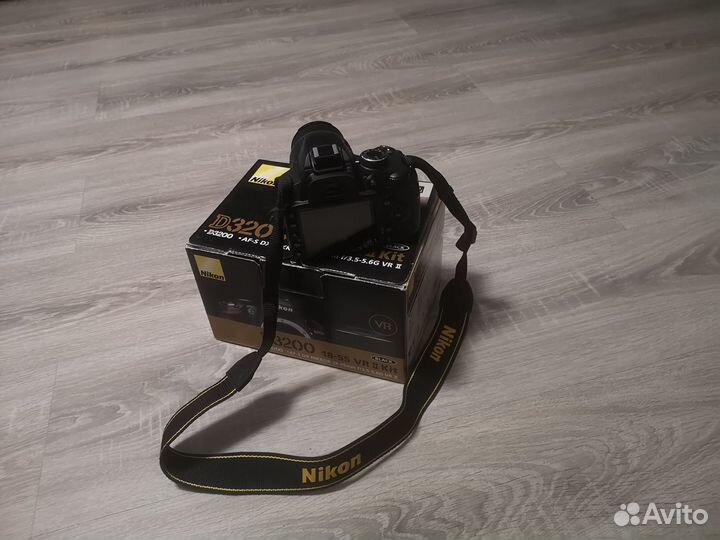 Nikon D3200 Kit AF-S DX Nikkor 18-55mm f/3.5-5.6G