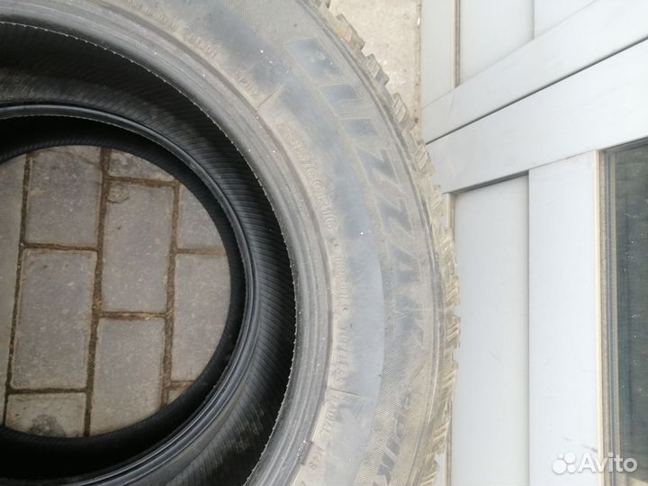 Bridgestone Blizzak Spike-01 235/60 R16 82ZR