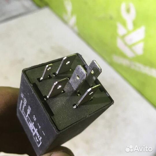 Реле стеклоочистителей Ауди 100 С4