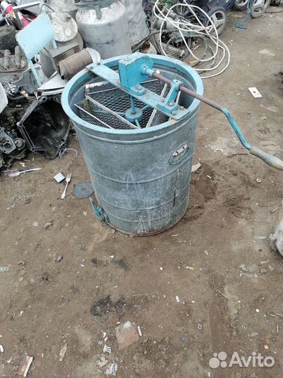 Медогонка 3 рамочная бу