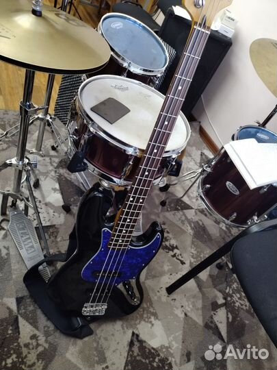 Бас гитара fender jazz bass