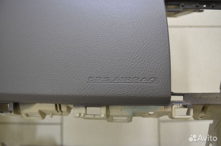 Торпедо панель приоров Тойота Лэндкрузер 200