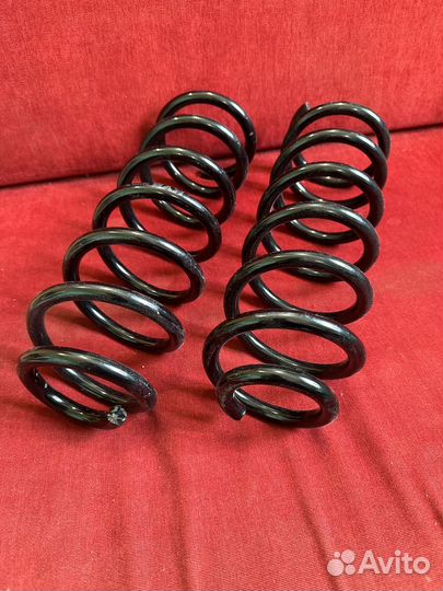Пружина передняя Мерседес 205