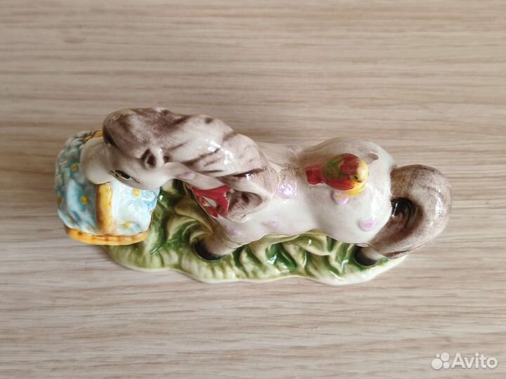 Фарфоровая статуэтка лошадь