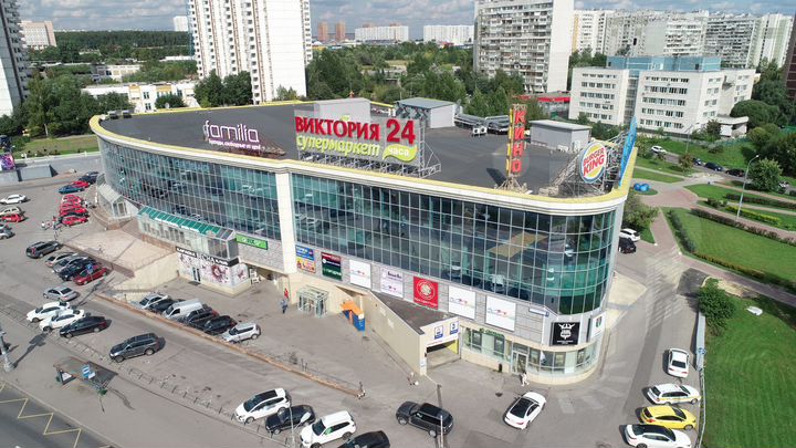 Торговая площадь рядом с супермаркетом Виктория