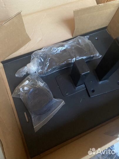 Настенная подставка для телевизора