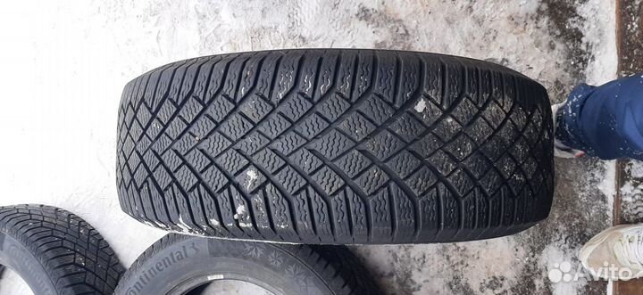 Continental ContiVikingContact 7 235/65 R17