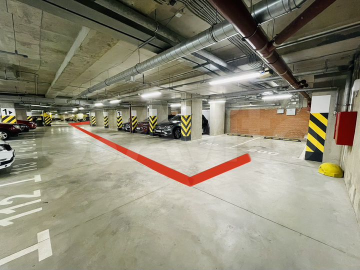 Машиноместо, > 30 м²