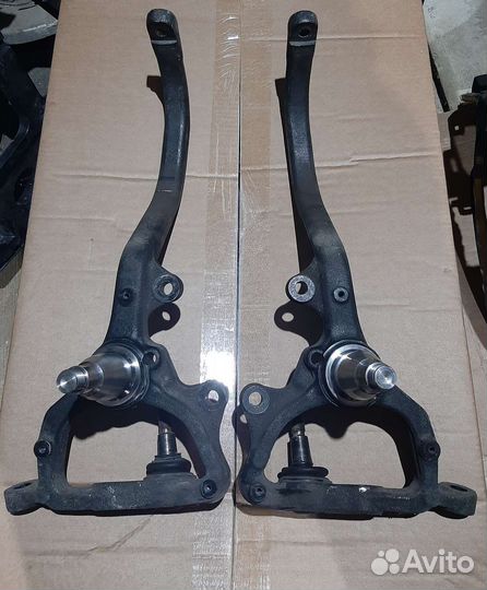 Кулак поворотный передний Mercedes-Benz