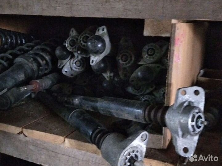 Задние амортизаторы Фольксваген Гольф 5