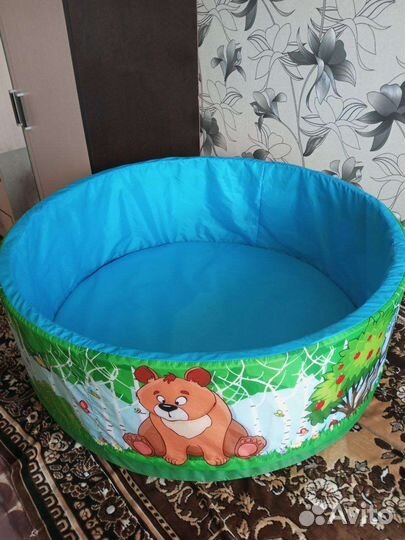 Сухой бассейн с шариками