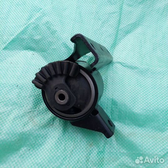 Опора двигателя правая Suzuki SX4