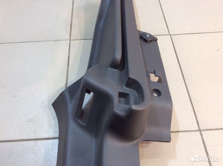 Обшивка багажника правая Ford Kuga 2008-2012