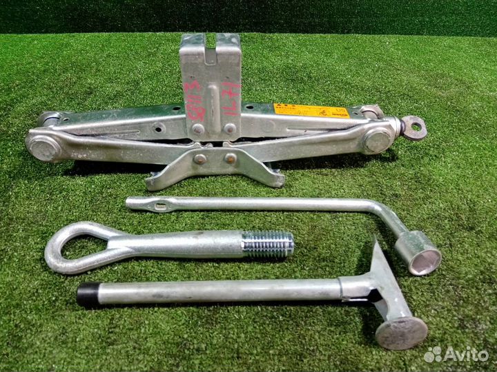 Домкрат Nissan X-Trail NT31 MR20DE