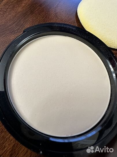 KVD Lock it blotting powder Light новая