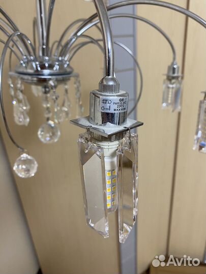 Люстра, хвататет на 26 квадратов