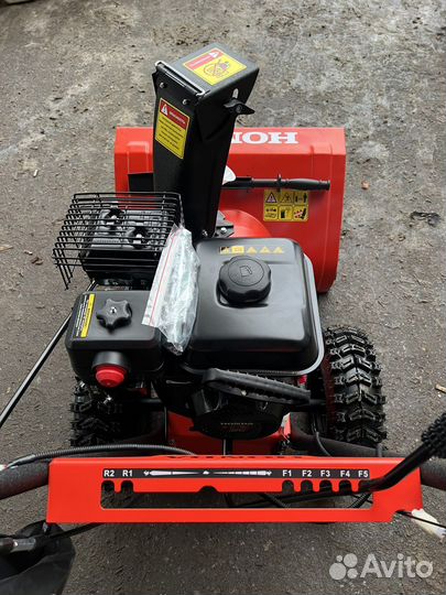 Снегоуборщик бензиновый Honda HSS GX270 9HP