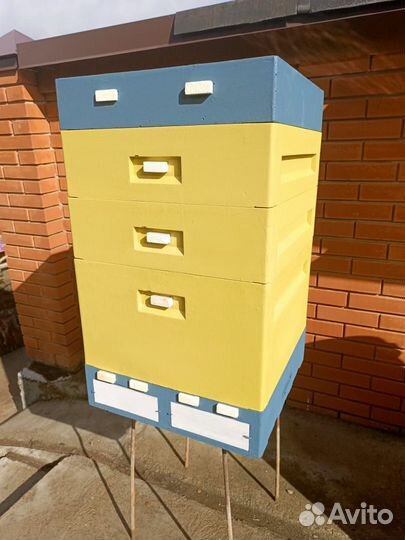 Пчелы и улья