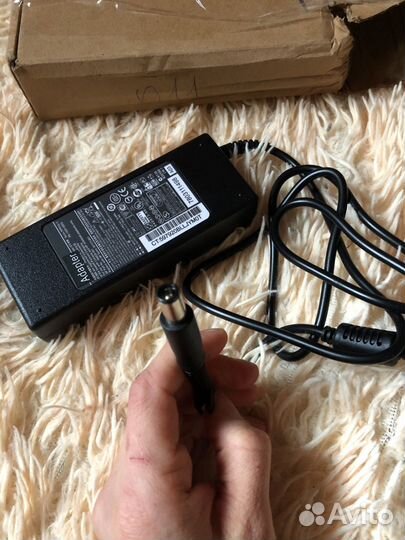 Зарядка на ноут бук