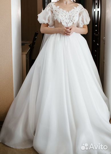 Нежное свадебное платье в идеальном состоянии