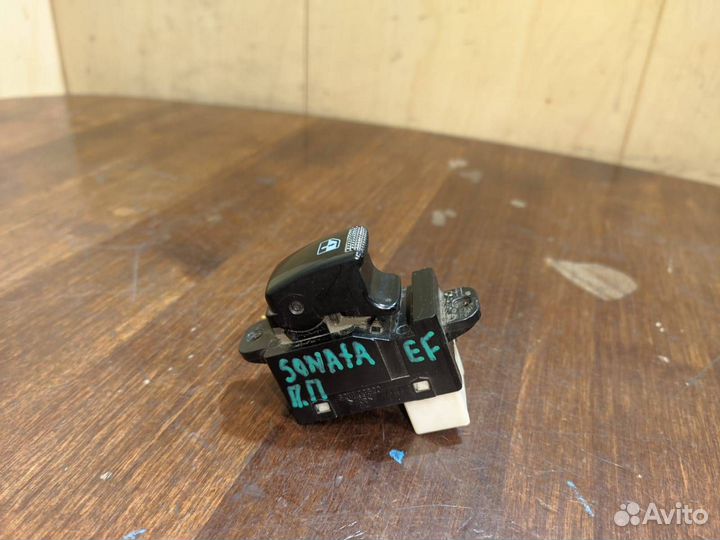 Кнопка стеклоподъемника передняя правая Hyundai So