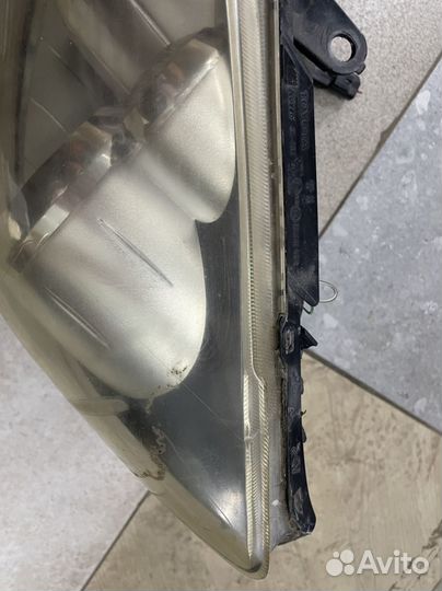 Фара передняя левая ксенон Toyota Avensis T250