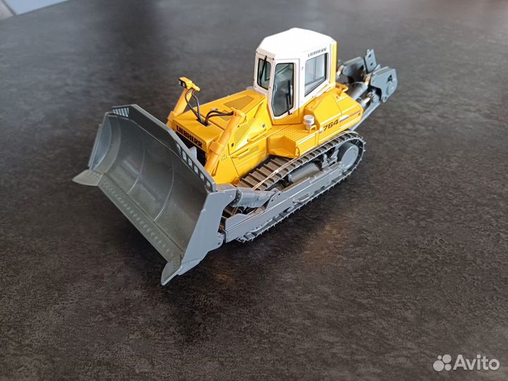 Моделька бульдозер liebherr 764