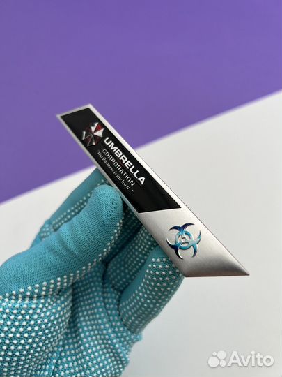 Наклейка алюминиевая Umbrella эмблема Амбрелла