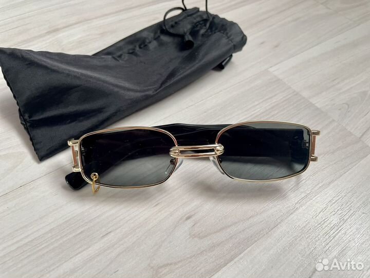 Солнцезащитные очки с сережкой