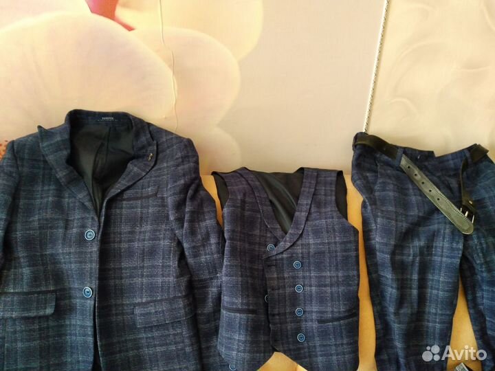 Костюм на мальчика 10-11лет