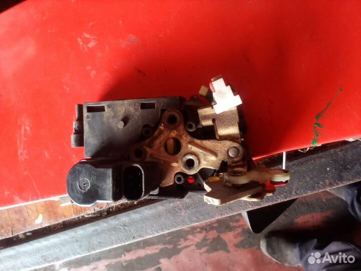 Санг енг рекстон 1 замок передний левый