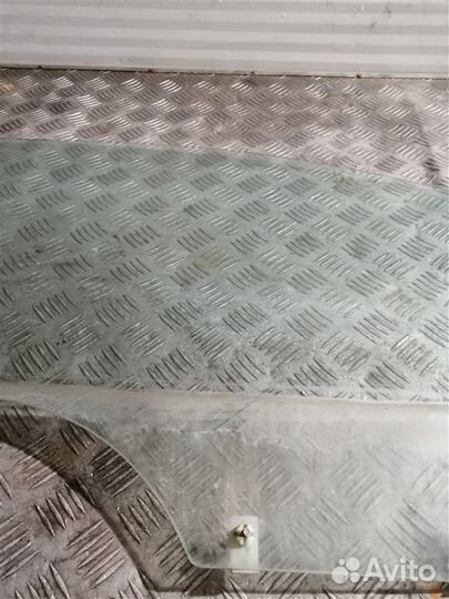 Стекло двери опускное переднее правое Ssangyong