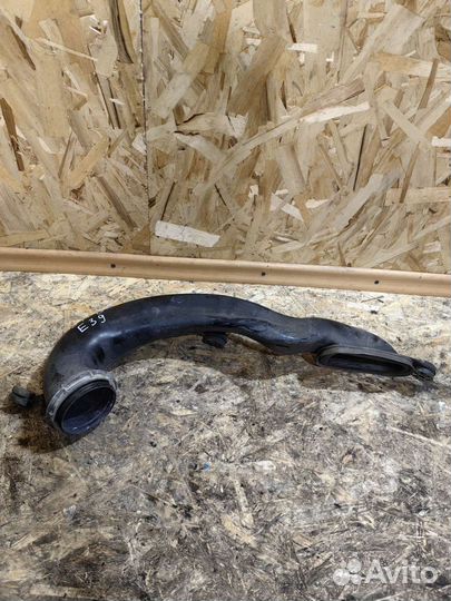 Патрубок воздушный бмв Е39 1437630