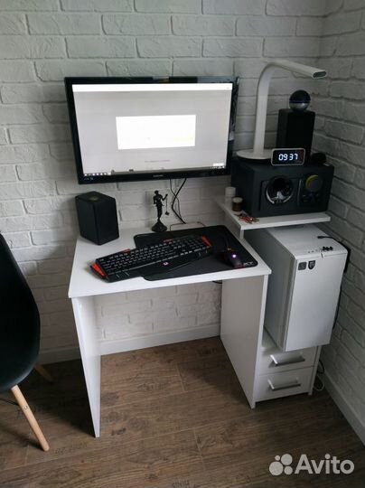 Компьютерный стол с 2-мя ящиками белый