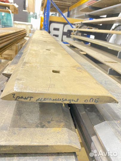 Нож для экскаватора-погрузчика CAT двухсторонний