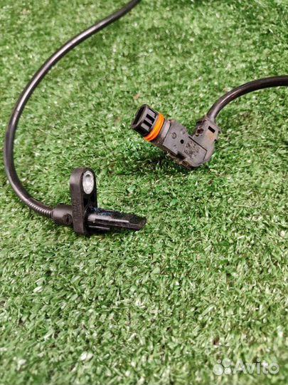 Датчик abs передний Mercedes-Benz E-Class W212