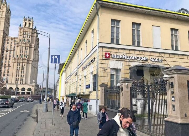 Салон, 175.3 м²