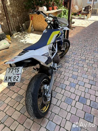 Husqvarna 701 supermoto